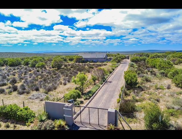 4 BEDROOM HOUSE FOR SALE IN LONG ACRES COUNTRY ESTATE
